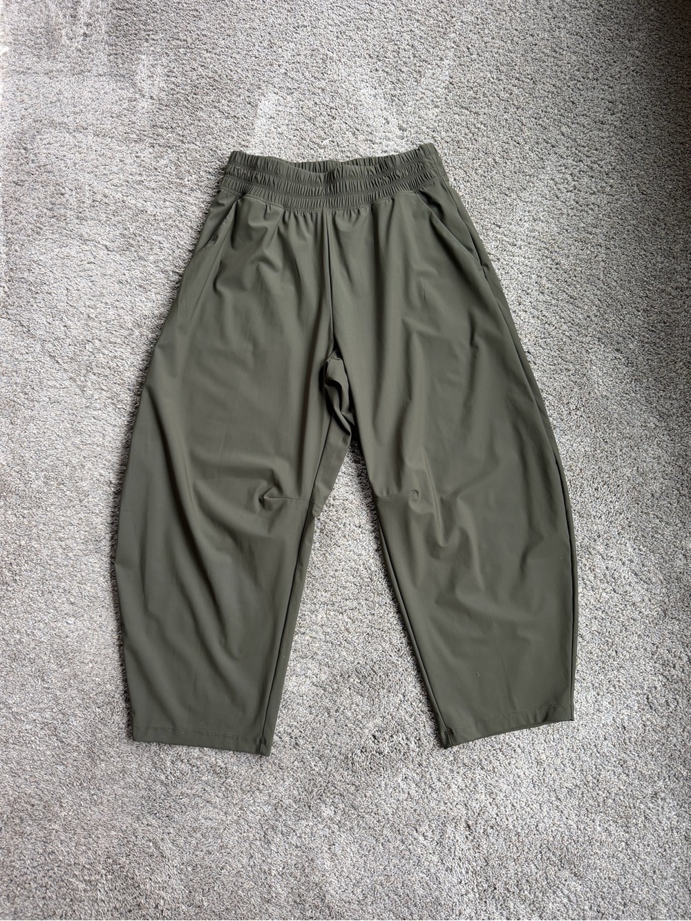 NWOT Old Navy high waisted Sleek Tech barrel ankle pant, ancient forest color - Picture 5 of 8